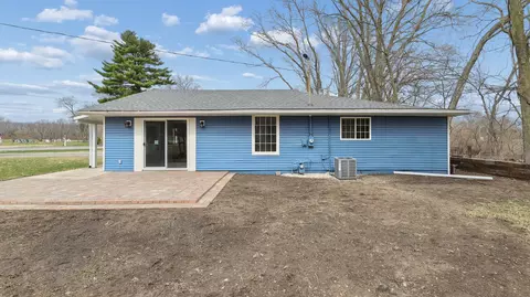 Exterior - 1624 Chicago St, Dixon, IL 61021 photo 2 of 3