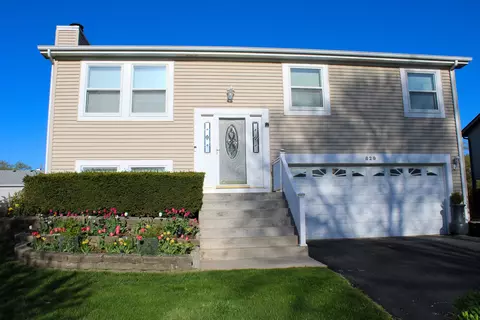 829 Prairie Ave, Bartlett, IL 60103