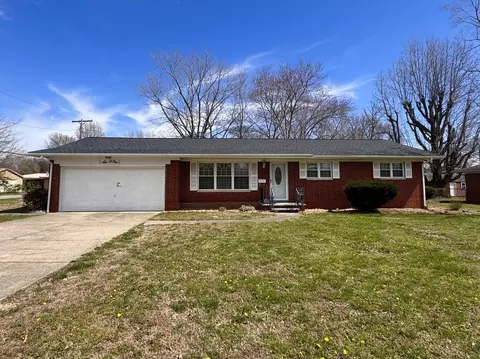 601 S Binkley St, West Frankfort, IL 62896
