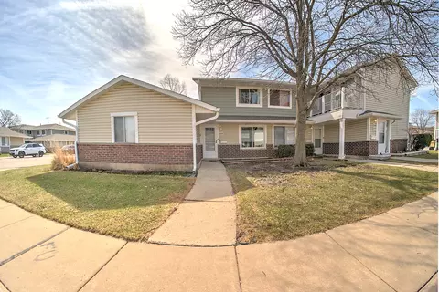 6028 Kit Carson Dr, Hanover Park, IL 60133
