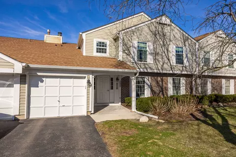2153 Lancaster Cir #102B, Naperville, IL 60565