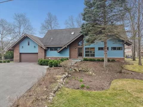 131 W Everett Rd, Lake Forest, IL 60045