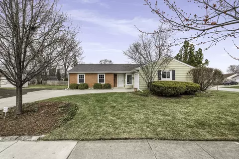 904 W Lynnwood Ave, Arlington Heights, IL 60004
