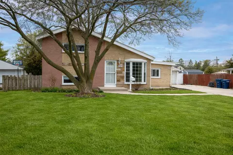 327 Morse Dr, Northlake, IL 60164