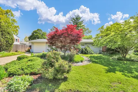 1302 Briarwood Dr, Champaign, IL 61821