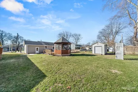 Exterior - 701 E Prairie St, Plano, IL 60545 photo 3 of 4