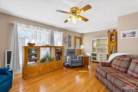 Living - 701 E Prairie St, Plano, IL 60545 photo 2 of 2