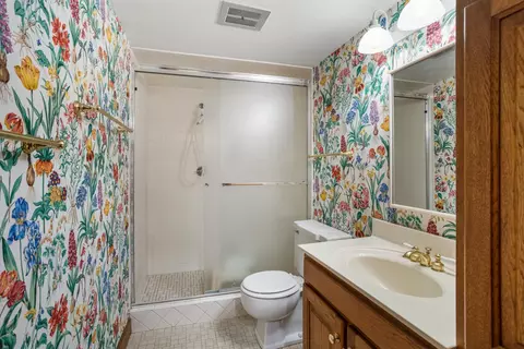 Bath - 812 Dodds Dr, Champaign, IL 61820 photo 3 of 3