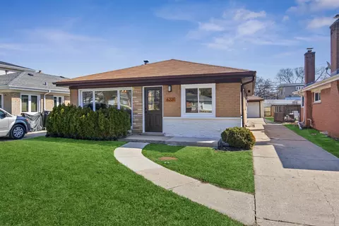 6221 N La Crosse Ave, Chicago, IL 60646