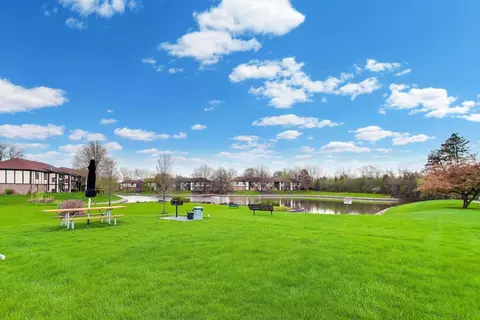 Exterior - 1048 Harbour Ct #2B, Wheeling, IL 60090 photo 4 of 4