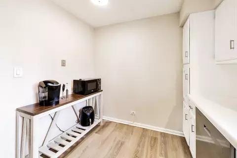 Kitchen - 1048 Harbour Ct #2B, Wheeling, IL 60090 photo 3 of 3