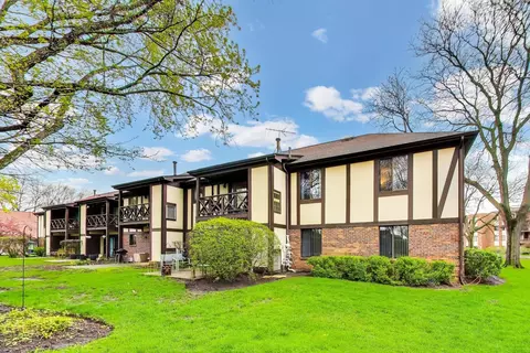 Exterior - 1048 Harbour Ct #2B, Wheeling, IL 60090 photo 3 of 4