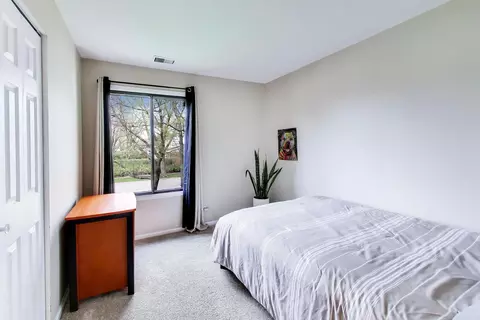 Bedroom - 1048 Harbour Ct #2B, Wheeling, IL 60090 photo 4 of 5