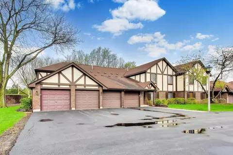 1048 Harbour Ct #2B, Wheeling, IL 60090