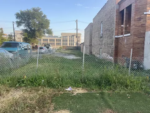 4004 W Grenshaw St, Chicago, IL 60624