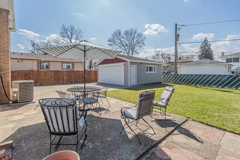 2054 Birch St, Des Plaines, IL 60018 photo 25