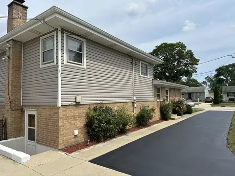 2054 Birch St, Des Plaines, IL 60018 photo 3