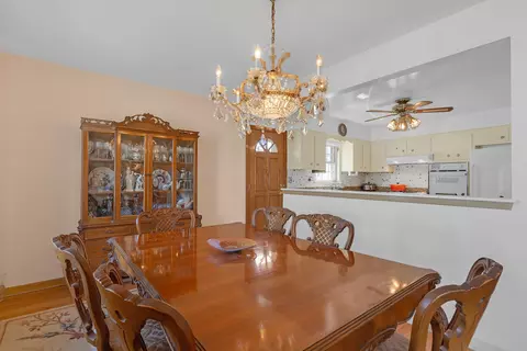 2054 Birch St, Des Plaines, IL 60018 photo 12