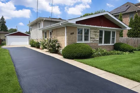 2054 Birch St, Des Plaines, IL 60018