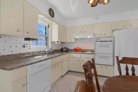 2054 Birch St, Des Plaines, IL 60018 photo 10