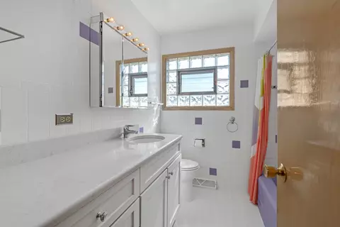 2054 Birch St, Des Plaines, IL 60018 photo 17