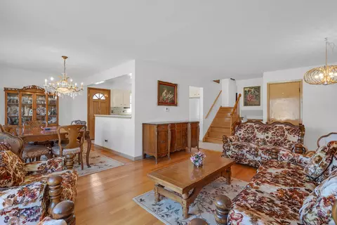 2054 Birch St, Des Plaines, IL 60018 photo 4