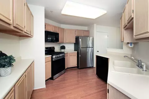 Kitchen - 1652 Cayman Ct #1, Bartlett, IL 60103 photo 1 of 4