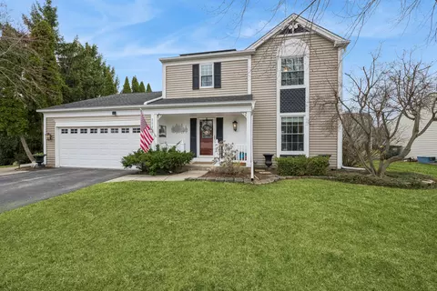 1112 Woodlake Dr, Carol Stream, IL 60188