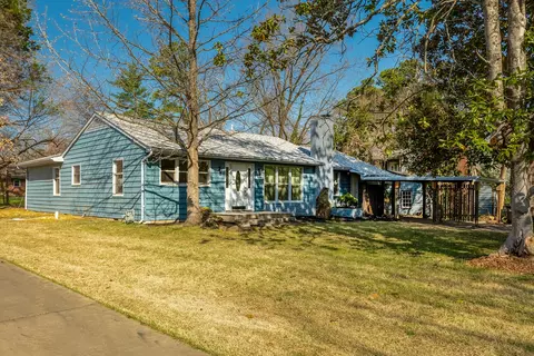 1004 S Taylor Dr, Carbondale, IL 62901