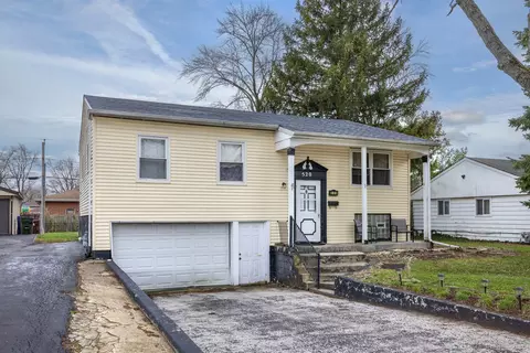 520 E Birch Dr, Glenwood, IL 60425