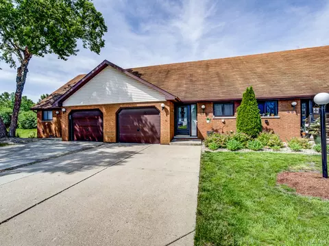479 Fairview Dr, Manhattan, IL 60442