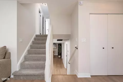 Entry Way - 600 Baxter Ln, Hoffman Estates, IL 60169 photo 1 of 2