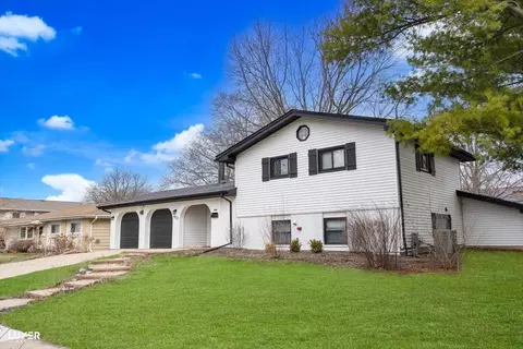 Exterior - 600 Baxter Ln, Hoffman Estates, IL 60169 photo 2 of 3