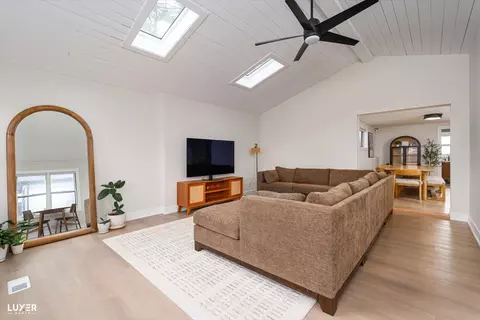Living - 600 Baxter Ln, Hoffman Estates, IL 60169 photo 6 of 6