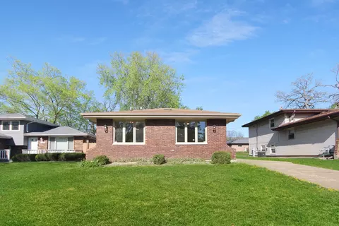 15842 Lavergne Ave, Oak Forest, IL 60452
