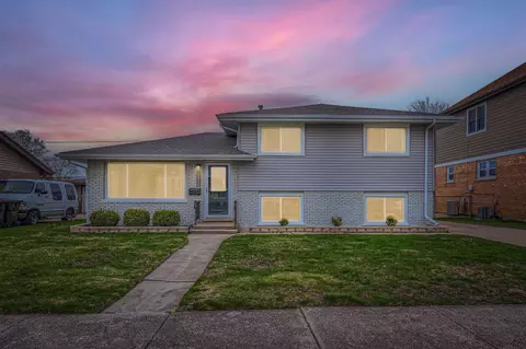 10403 Barnard Dr, Chicago Ridge, IL 60415