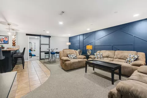 Living - 705 Ascot Ct, Hoffman Estates, IL 60169 photo 4 of 7