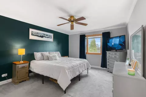 Bedroom - 705 Ascot Ct, Hoffman Estates, IL 60169 photo 1 of 4