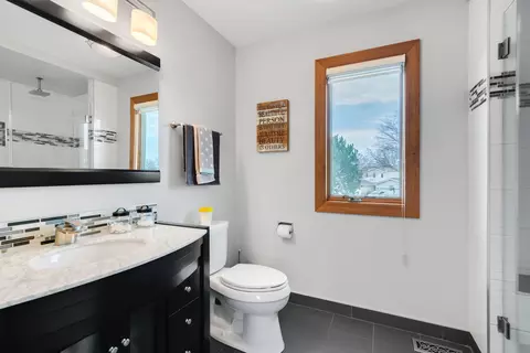 Bath - 705 Ascot Ct, Hoffman Estates, IL 60169 photo 2 of 3