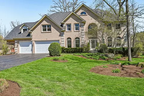 3 N681 Trotter Ln, Saint Charles, IL 60175