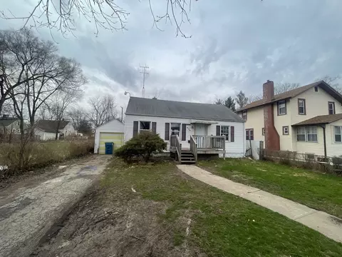 439 Country Club Dr, Kankakee, IL 60901