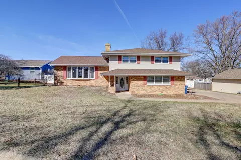 1411 2nd Ave, Camanche, IA 52730