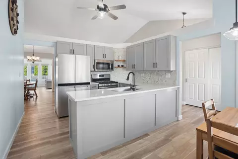 Kitchen - 100 Longford Dr, Elgin, IL 60120 photo 2 of 2