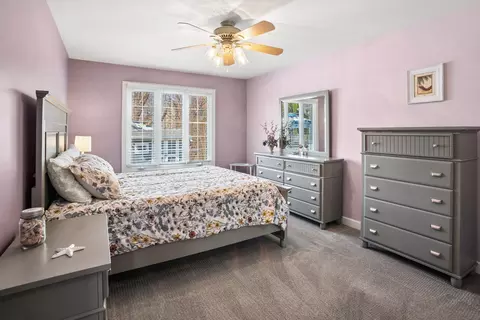 Bedroom - 100 Longford Dr, Elgin, IL 60120 photo 1 of 2