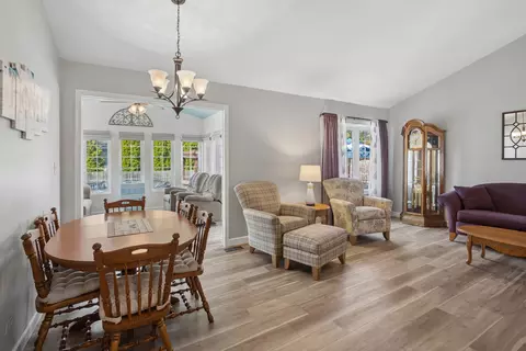 Dining - 100 Longford Dr, Elgin, IL 60120 photo 1 of 2