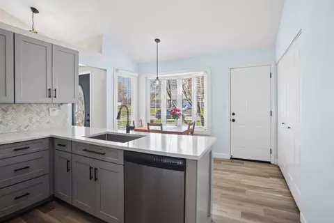 Kitchen - 100 Longford Dr, Elgin, IL 60120 photo 1 of 2
