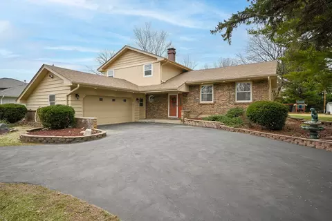 11 S016 West St, Naperville, IL 60565