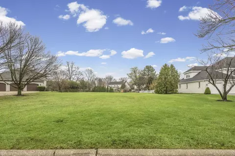 343 Hambletonian Dr, Oak Brook, IL 60523