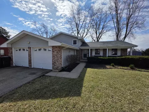 651 Dartmoor Dr, Crystal Lake, IL 60014