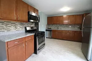Kitchen - 8829 Robin Dr #B, Des Plaines, IL 60016 photo 2 of 2